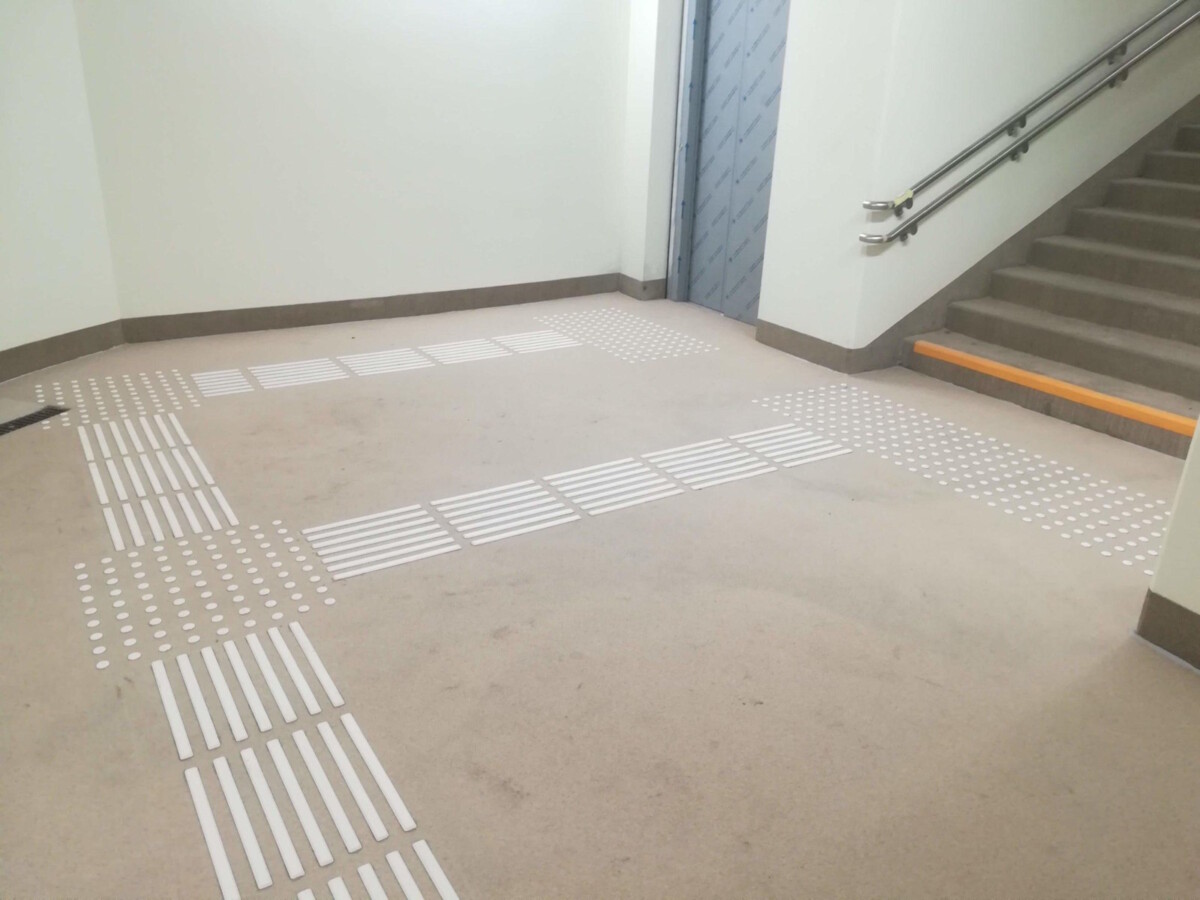 ścieżki dla niewidomych